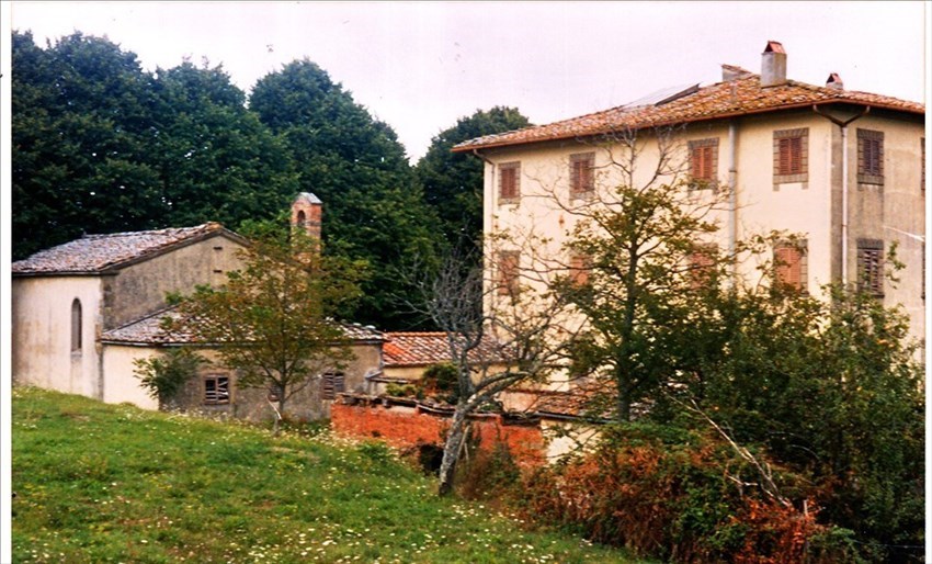 La Villa “La Quiete” già della nobil famiglia Gondi, quindi  delle Suore Montalve di Firenze. Non sappiano chi sono gli attuali proprietari.